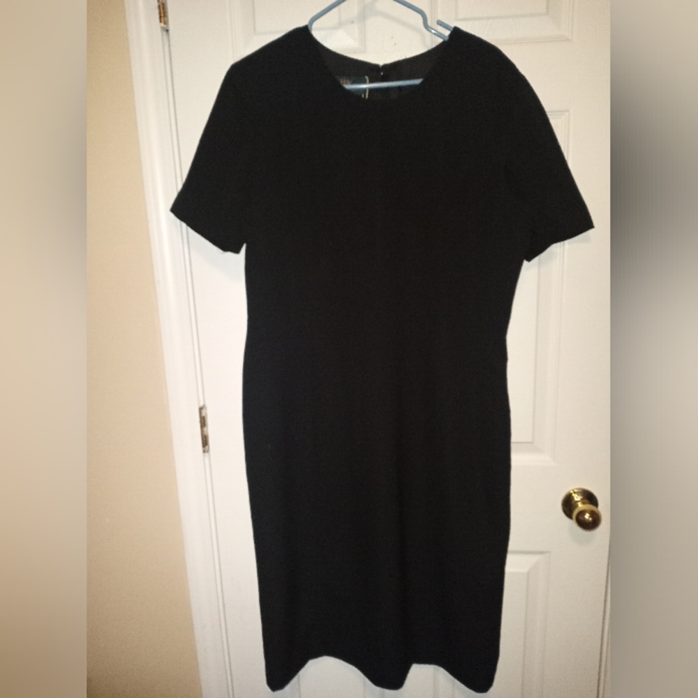 100% Pure New Wool Short Sleeve Black Dress Size 18